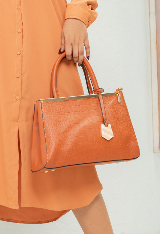 EFFORTLESS ELEGANCE HANDBAG